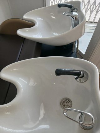 Lavacabezas y 3 sillones peñuqueria