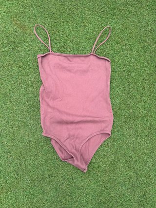Body canalé tirantes rosa/malva