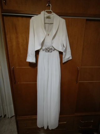 Vestido de novia blanco con chaqueta