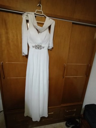 Vestido de novia blanco con chaqueta