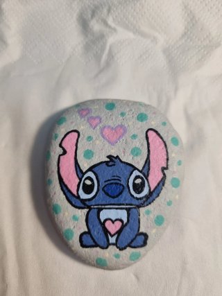 Piedra pintada a mano