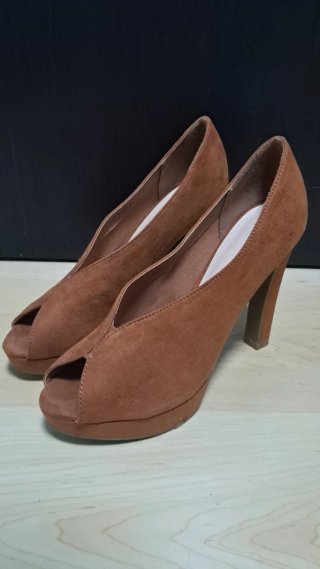 Tacones Peep Toe Marrones