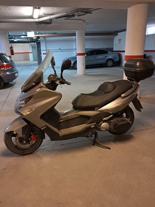 Kymco Xciting 500 Maxi Scooter Gris