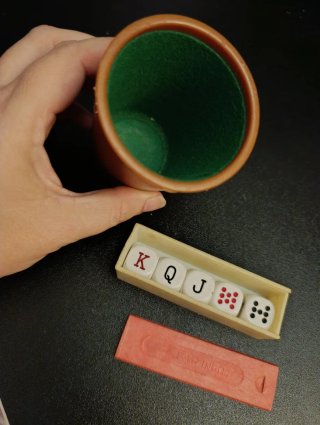 Juego de dados de póker