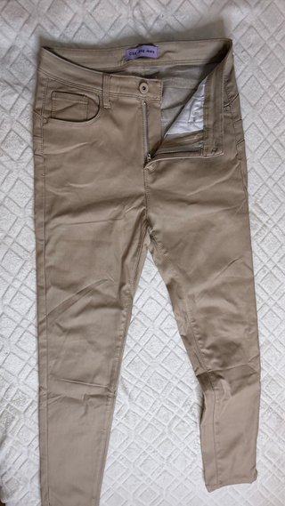 Pantalón beige ajustado push-up