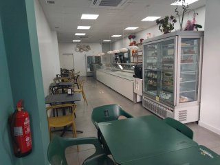 Se traspasa pastelería--cafeteria en Archena.