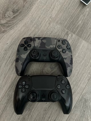 Confezione PlayStation 5 Pro Edizione Digitale + Lettore CD + 2 Controller + Cuffie Pulse élite + Giochi (2)