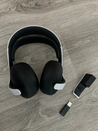 Confezione PlayStation 5 Pro Edizione Digitale + Lettore CD + 2 Controller + Cuffie Pulse élite + Giochi (2)