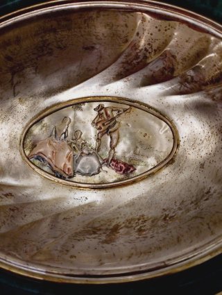 Vassoio elegante con decoro centrale in argento