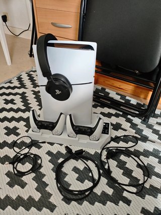 PS5 Slim Digital + 2 controller e cuffie