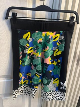 Adidas Short Diseño Floreado