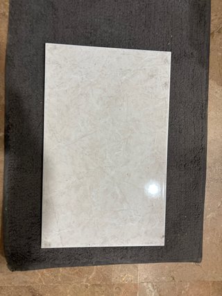 Baldosa de mármol beige 40 alto por 25 ancho