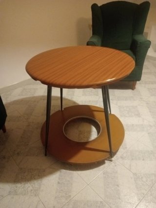 Mesa de centro redonda madera y metal.