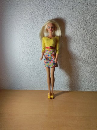 Barbie. Abito giallo