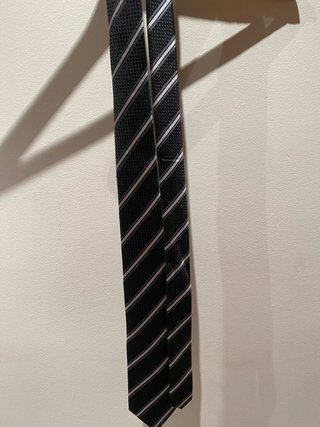 Corbata de rayas negra y gris