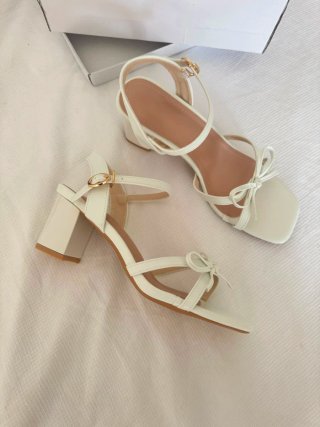 Sandalias blancas con lazo T40