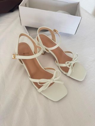 Sandalias blancas con lazo T40