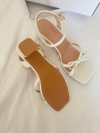 Sandalias blancas con lazo T40