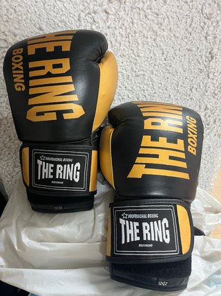 Guantes de Boxeo The Ring 12oz Negros y Dorados
