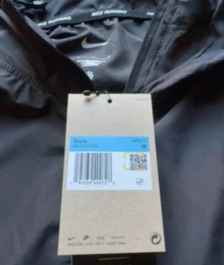 Chaqueta deportiva Nike negra con capucha