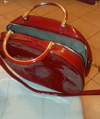 Borsa rigida vernice rossa con manici oro