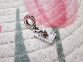 Charm Colgante Carta Reina Corazones Disney