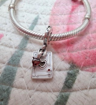 Charm Colgante Carta Reina Corazones Disney