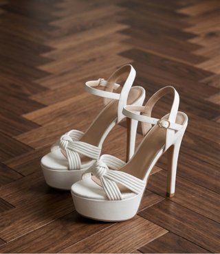 Sandalias de tacón blancas