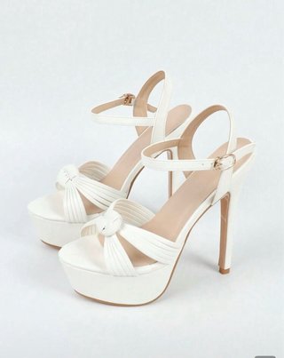 Sandalias de tacón blancas