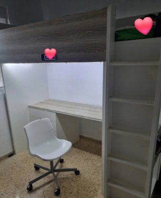 Cama litera con escritorio  estanteria y silla