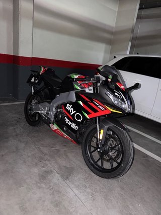 Aprilia 125cc Moto Deportiva