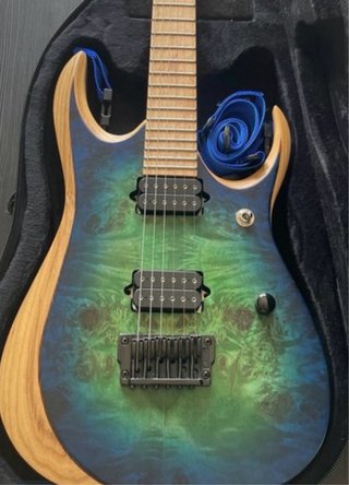 Chitarra elettrica Ibanez RGDIX6MPB con design accattivante