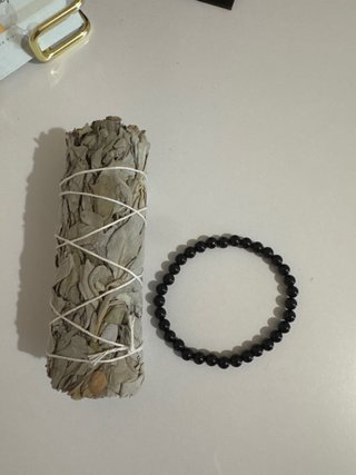 Bastone di salvia e braccialetto di tormalina