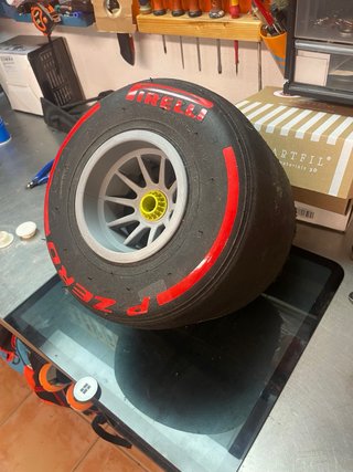 Pneumatico e Cerchio F1 Pirelli PZero