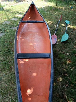 Canoa canadiense naranja