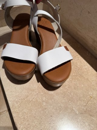 Sandalias Popa cuña blancas y marrones