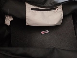 Borsone sportivo Nike nero e rosso