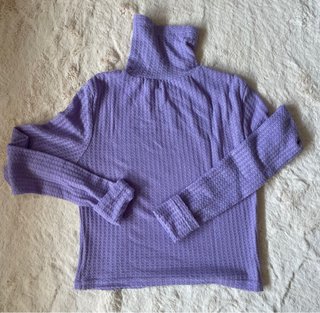 Camiseta cuello alto texturizada lila Talla S