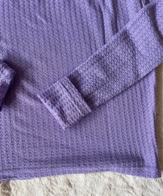 Camiseta cuello alto texturizada lila Talla S