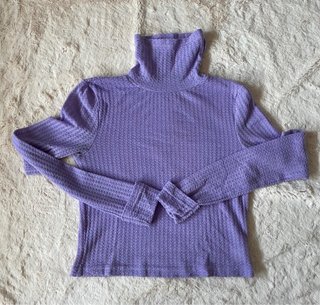 Camiseta cuello alto texturizada lila Talla S