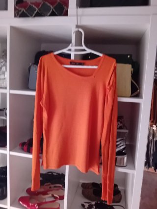 Top naranja y regalo 2 prendas
