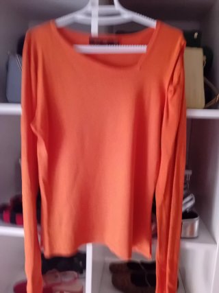 Top naranja y regalo 2 prendas