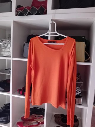 Top naranja y regalo 2 prendas