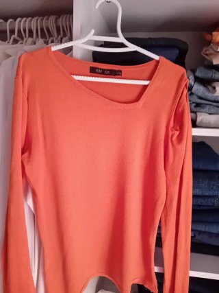 Top naranja y regalo 2 prendas