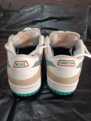 Zapatillas Nike Jaritos SB Beige y Blanco