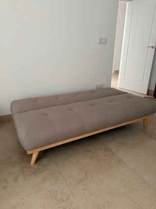 Sofá cama beige y marrón