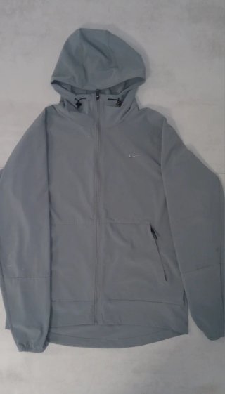 Chaqueta Nike Gris