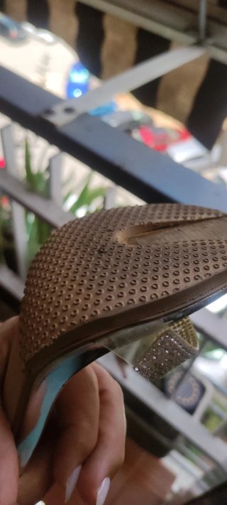 Sandalias plateadas con pedrería