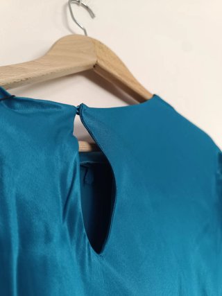 Vestido midi Zara satinado asimétrico