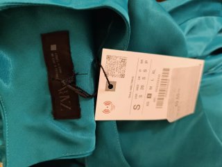 Vestido midi Zara satinado asimétrico